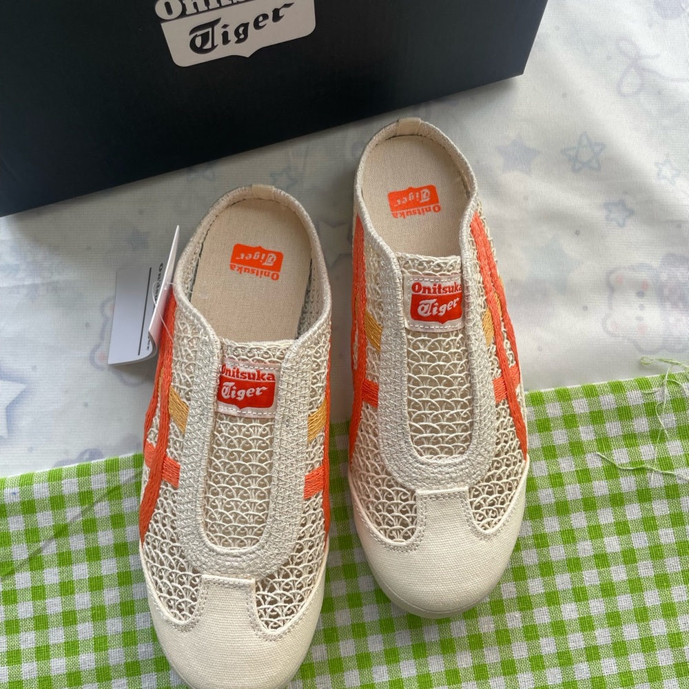 Onitsuka Tiger Cream Mesh Slip-On Sneakers with Orange and Gold Stripes - Picture 4 of 9